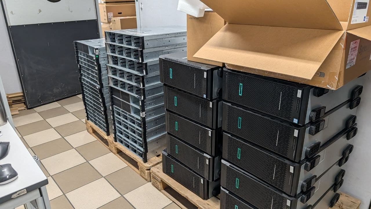 Dell and Huawei server boxes on racks in the Fanxi warehouse, Dalian