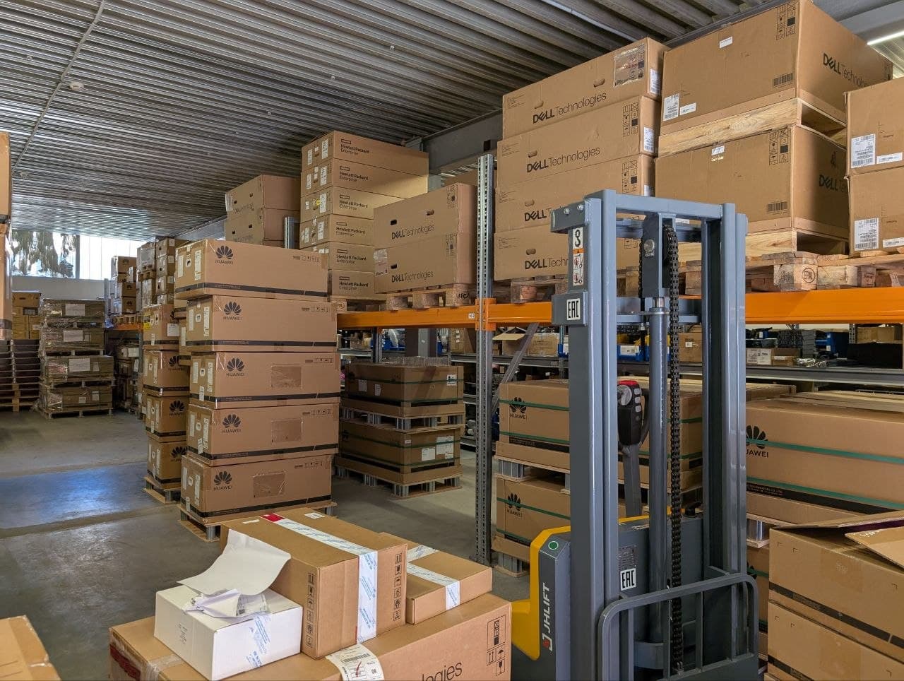 Dell and Huawei server boxes on racks in the Fanxi warehouse, Dalian